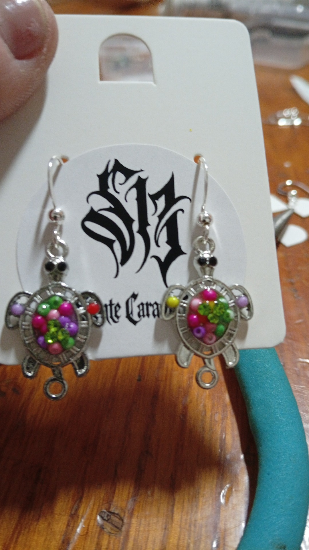 Imagen 5 de 12: Pendientes de colgar de acero